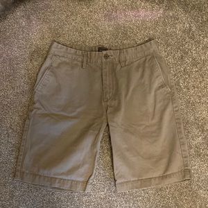 4/$15!! Men’s GAP Gray Khaki Shorts Size 33